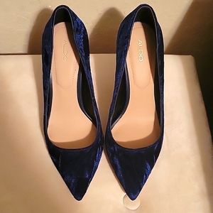 Blue velvet pumps, Aldo, Size 8, New